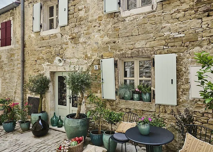 Romantisches Inmitten Des Mittelalterlischen *